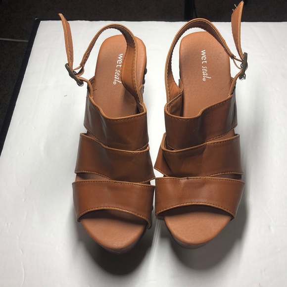Wet Seal Shoes - Wet Seal brown platform heels size 8
